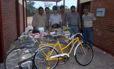 Bicicletas y libros para el Anexo de la EEP N° 558 “La Tala”