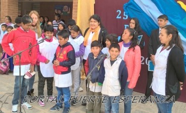 La Escuela Especial deslumbro con su coro en el “acto del 25 de mayo”