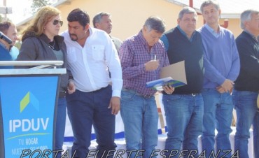 Inauguración de B° 15 viviendas en Fuerte Esperanza