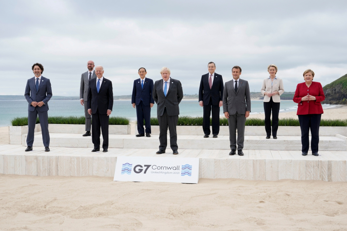 El G7 promete donar 1.000 millones de dosis de vacunas y limitar la inversión en carbón