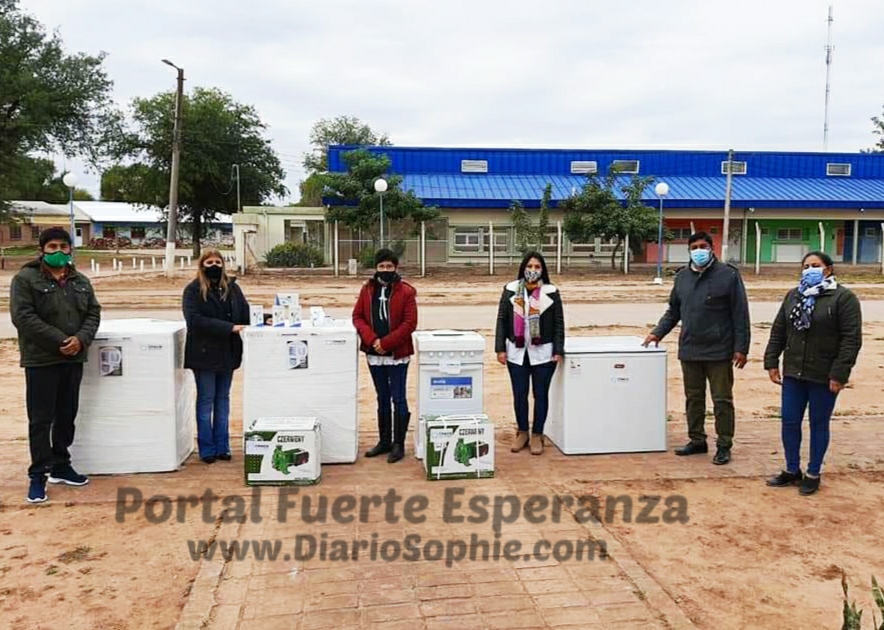 Fundación Chaco Solidario: Se hizo entrega de Equipamientos para las Instituciones Educativas de Fuerte Esperanza y Rurales.