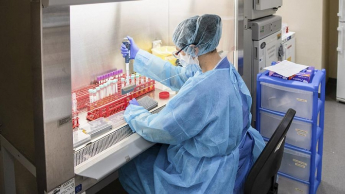 La variante Manaos predomina en todo el país, según un informe de Salud de Nación