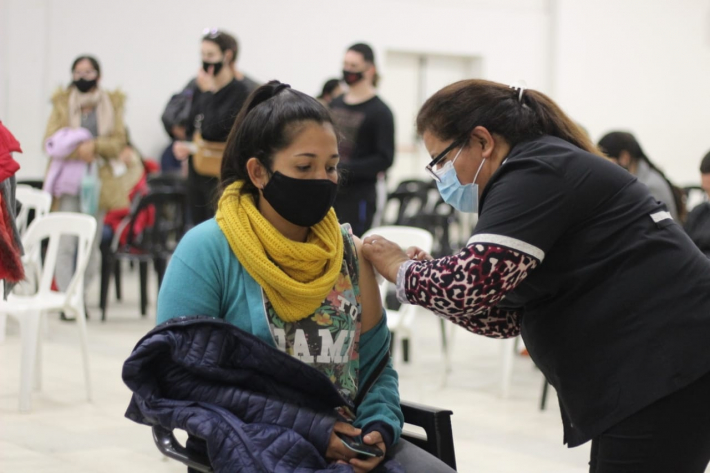 ¿Cuándo vacunarme si tuve COVID-19?: lo que recomiendan los expertos