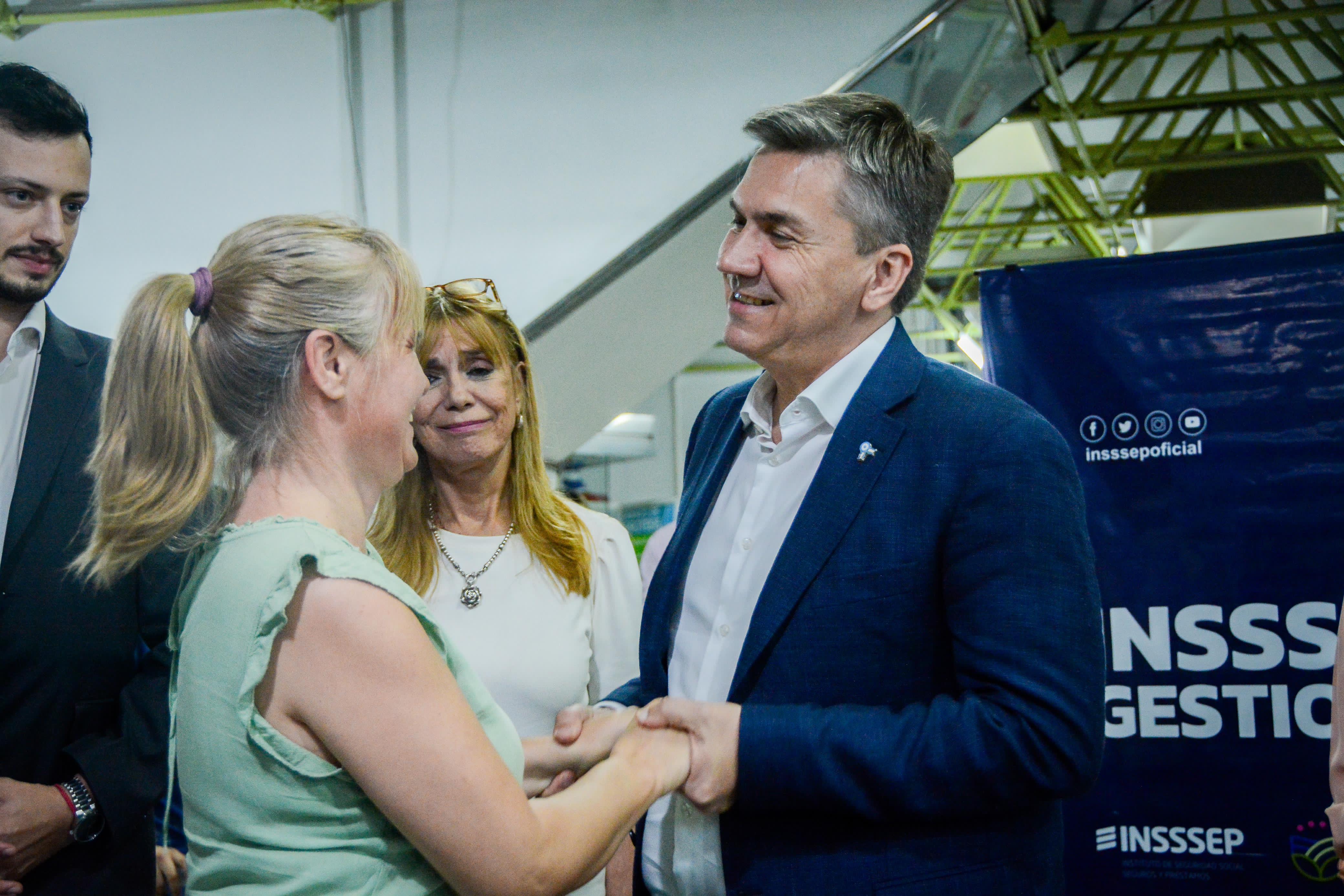 INSSSEP GESTIONA: ZDERO ENTREGÓ ELEMENTOS ORTOPÉDICOS EN LA FARMACIA SOCIAL DE RESISTENCIA