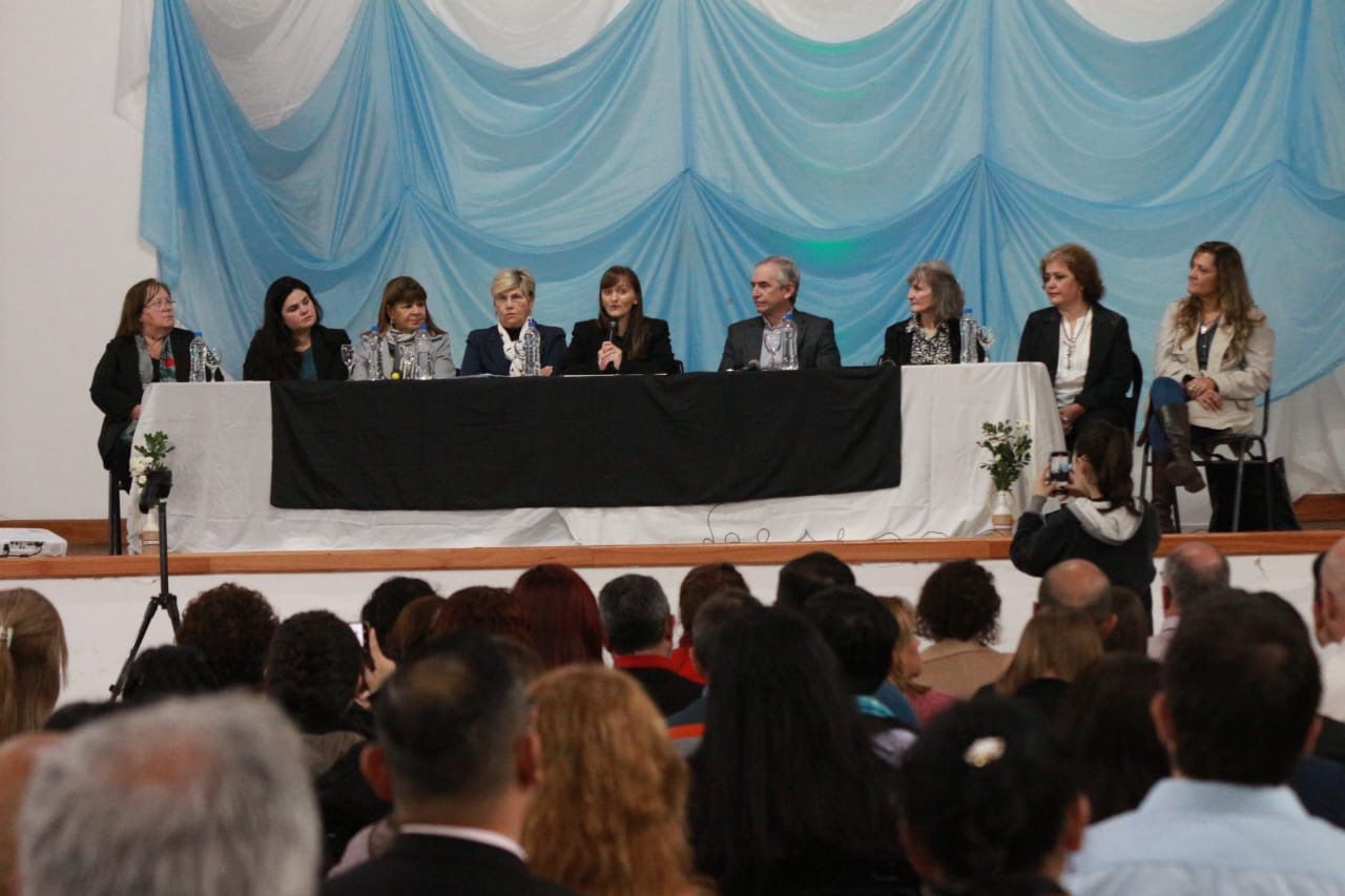 EL GOBIERNO REUNIÓ A LAS ESCUELAS DE EDUCACIÓN TÉCNICO  PROFESIONAL PARA DEBATIR LAS LÍNEAS QUE PROMUEVEN LA FORMACIÓN DE ESTUDIANTES PARA EL MUNDO DEL TRABAJO
