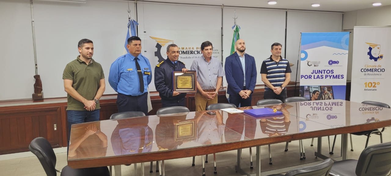 PROVINCIA DEL CHACO JEFATURA DE POLICIA: Entrega Reconocimiento.