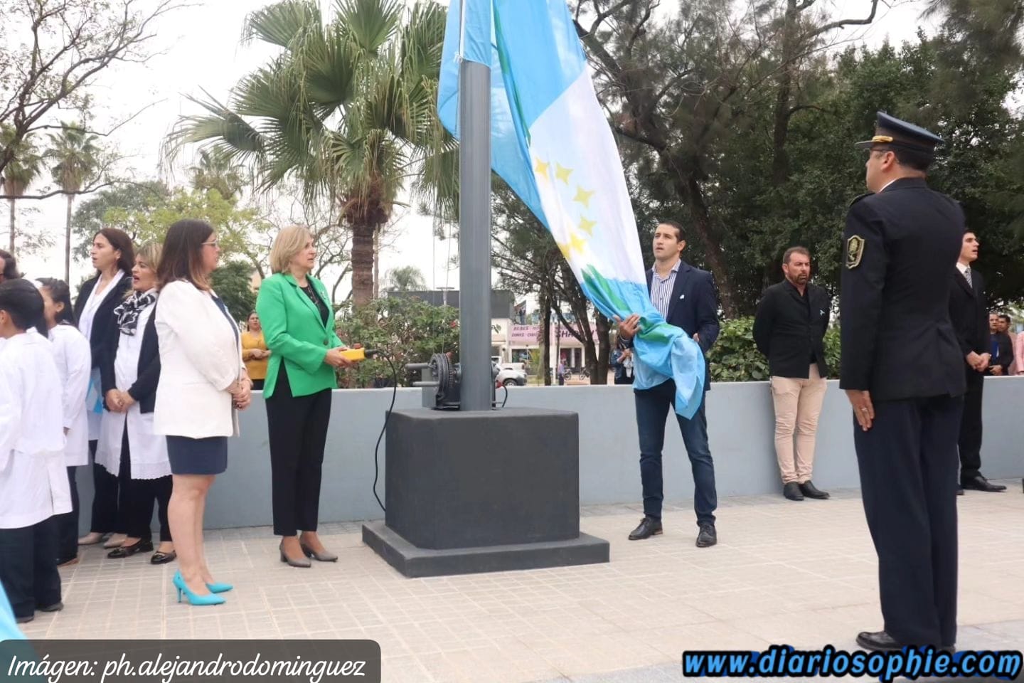 El Colorado: Multitudinario acto por el Día de la Bandera en la Plaza Central.