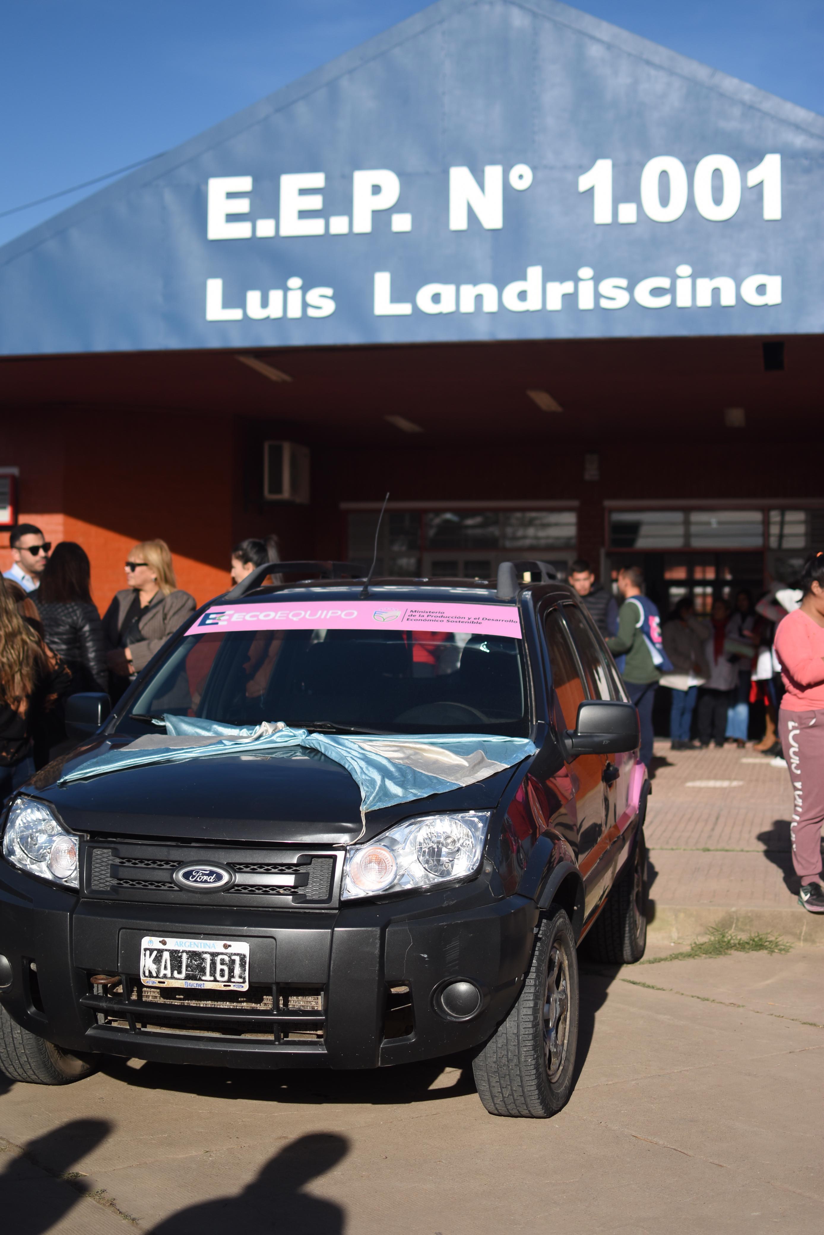 VILLA ÁNGELA: EL GOBERNADOR ENTREGÓ UN VEHÍCULO AL  PROGRAMA “ECO-EQUIPO” PARA LA ARTICULACIÓN DE TRABAJOS EN LAS ESCUELAS