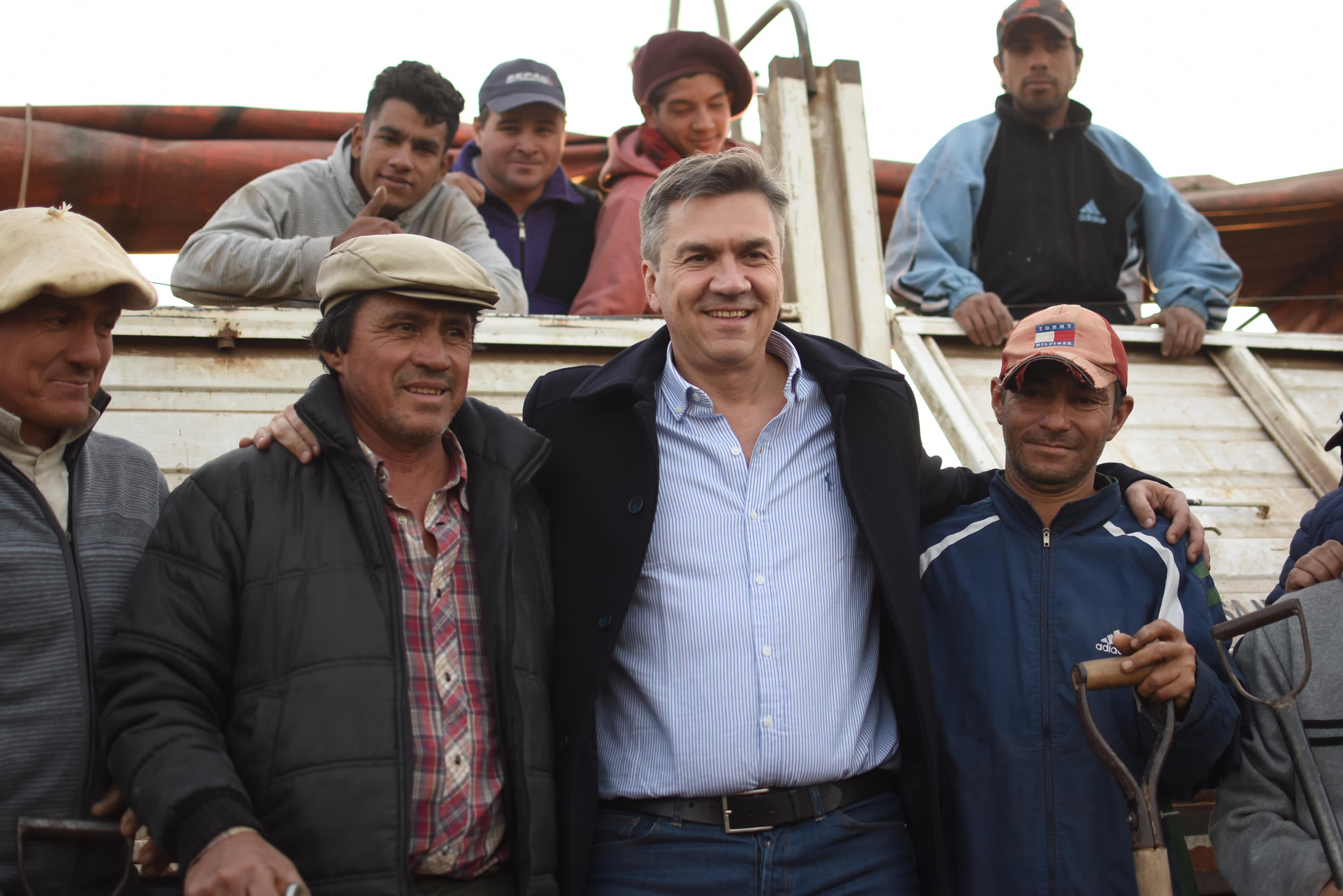 EL GOBERNADOR ZDERO HABILITÓ EL INICIO DE OBRAS DE RIPIO EN EL ACCESO A PUEBLO DÍAZ