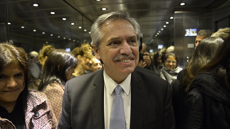 El precandidato a presidente por el Frente de Todos encabezó un acto con científicos. 