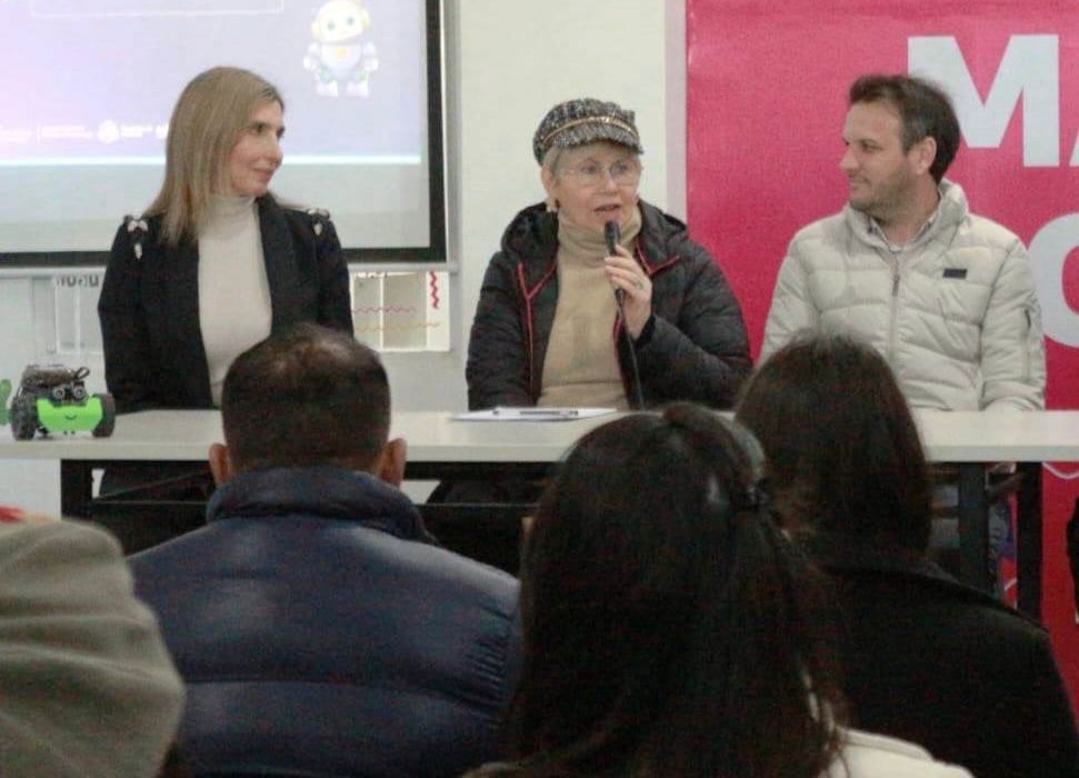 FONTANA: EDUCACIÓN FIRMÓ COMODATO CON EL MUNICIPIO PARA MANTENER EL CONECTAR LAB Y LANZÓ TALLERES PARA DOCENTES SOBRE IA