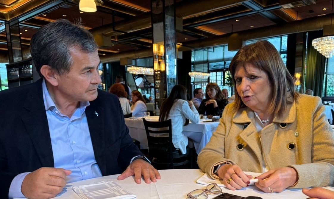 Atilio Basualdo y otra foto que levantará polémica.