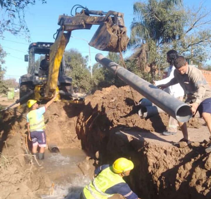 RESISTENCIA: SE REALIZARON MÚLTIPLES REPARACIONES DE CAÑERÍAS PARA BRINDAR UN MEJOR SERVICIO DE AGUA POTABLE