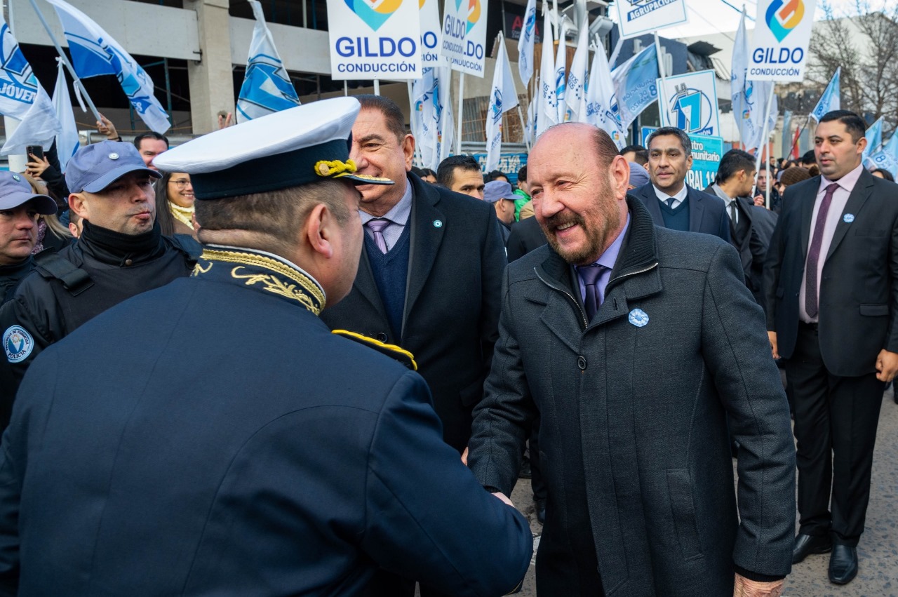 El gobernador Insfrán presidió el acto conmemorativo del Día de la Independencia CRÍTICAS A MILEI - Graciela de la Rosa, en su discurso cuestionó al gobierno nacional: