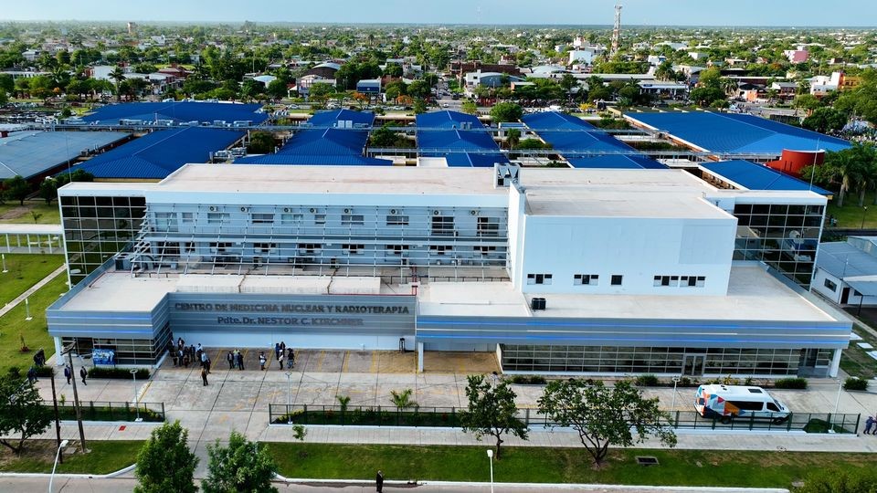 El Gobernador anunció nuevos tratamientos de avanzada contra el cáncer en el Centro de Medicina Nuclear.