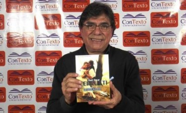 Escrachan al interventor de Mecenazgo por venderle al Instituto de Cultura ejemplares de su propio libro por $ 50 mil