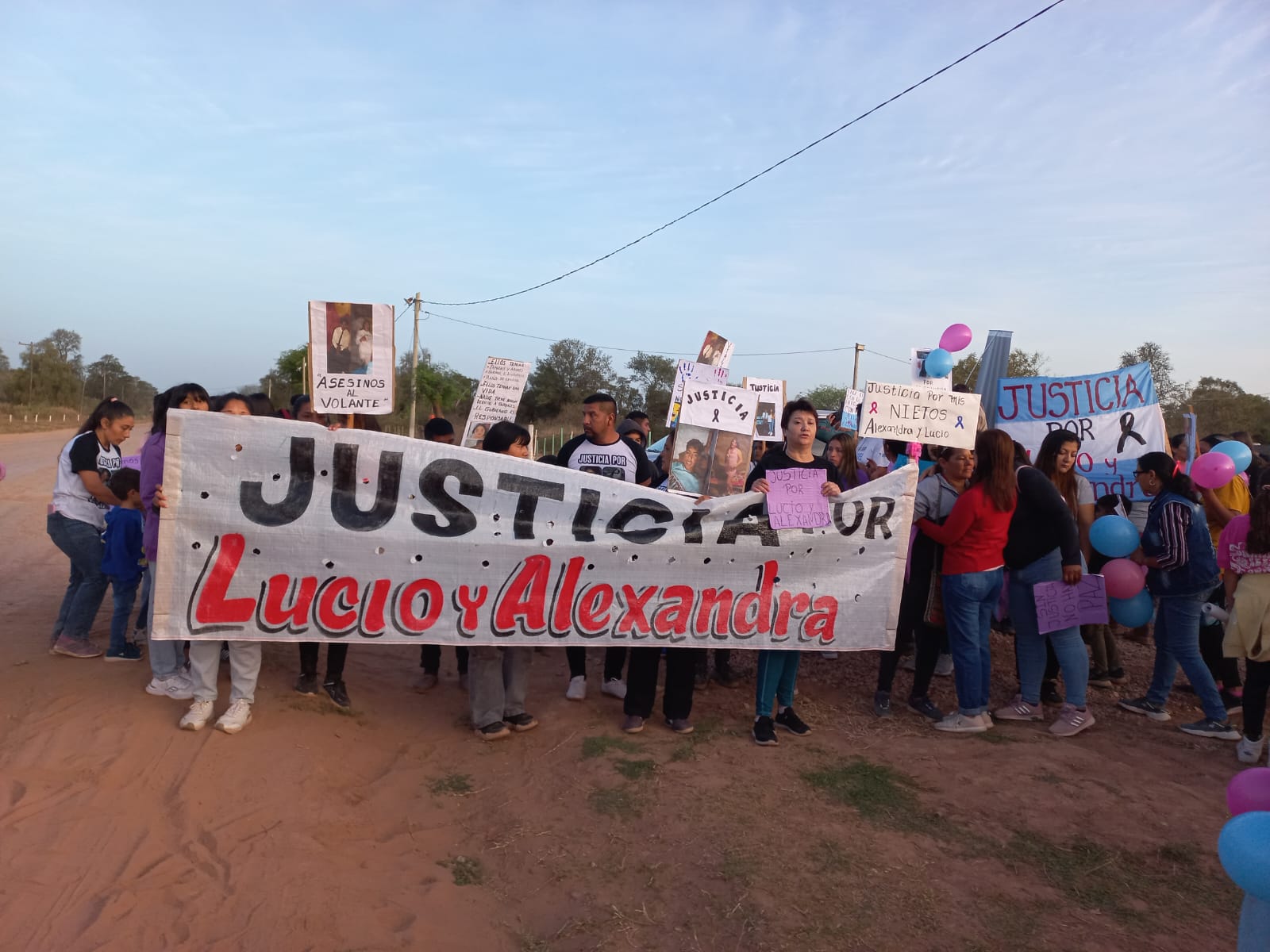 Se realizó una Marcha por Lucio y Alexandra con el acompañamiento de Gloria Romero.