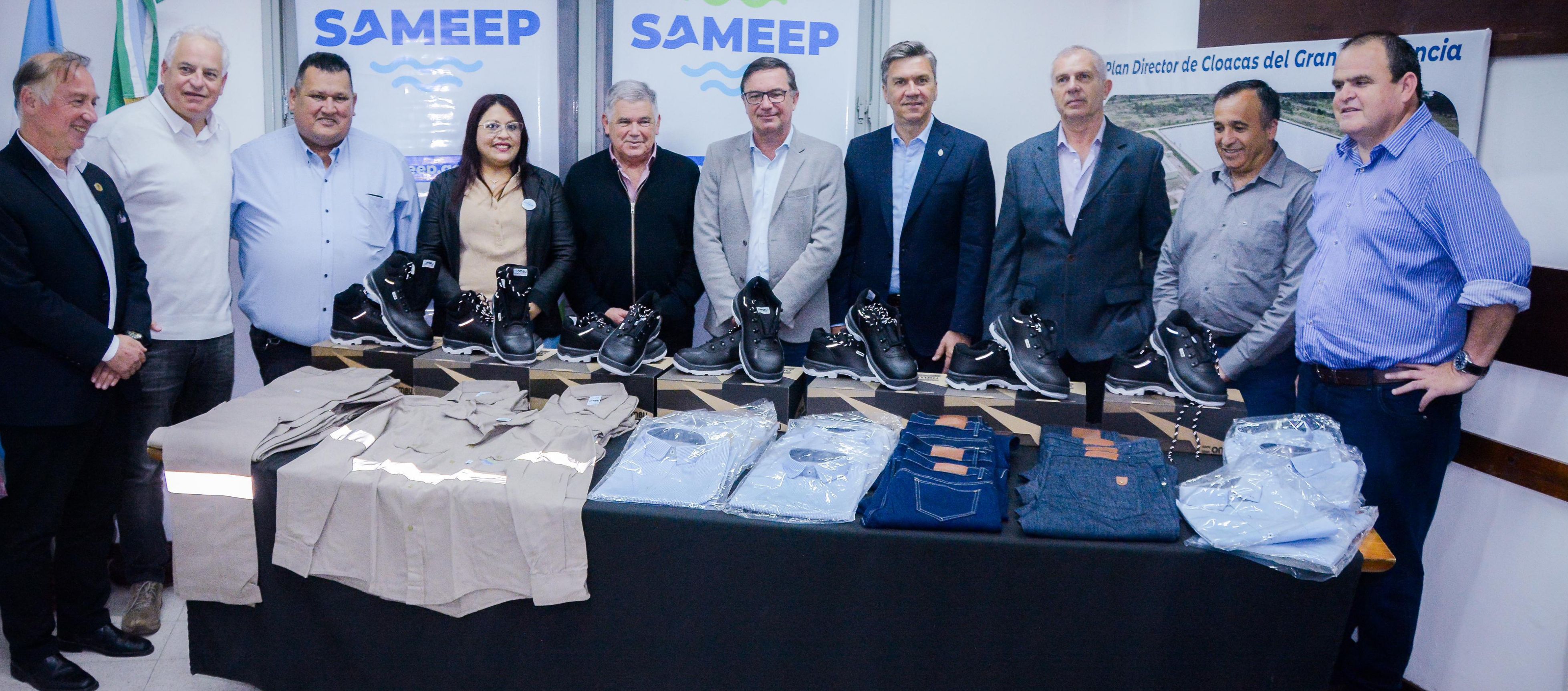 SAMEEP: EL GOBERNADOR ZDERO ENTREGÓ EQUIPAMIENTO, INDUMENTARIA Y HABILITÓ UN VACUNATORIO