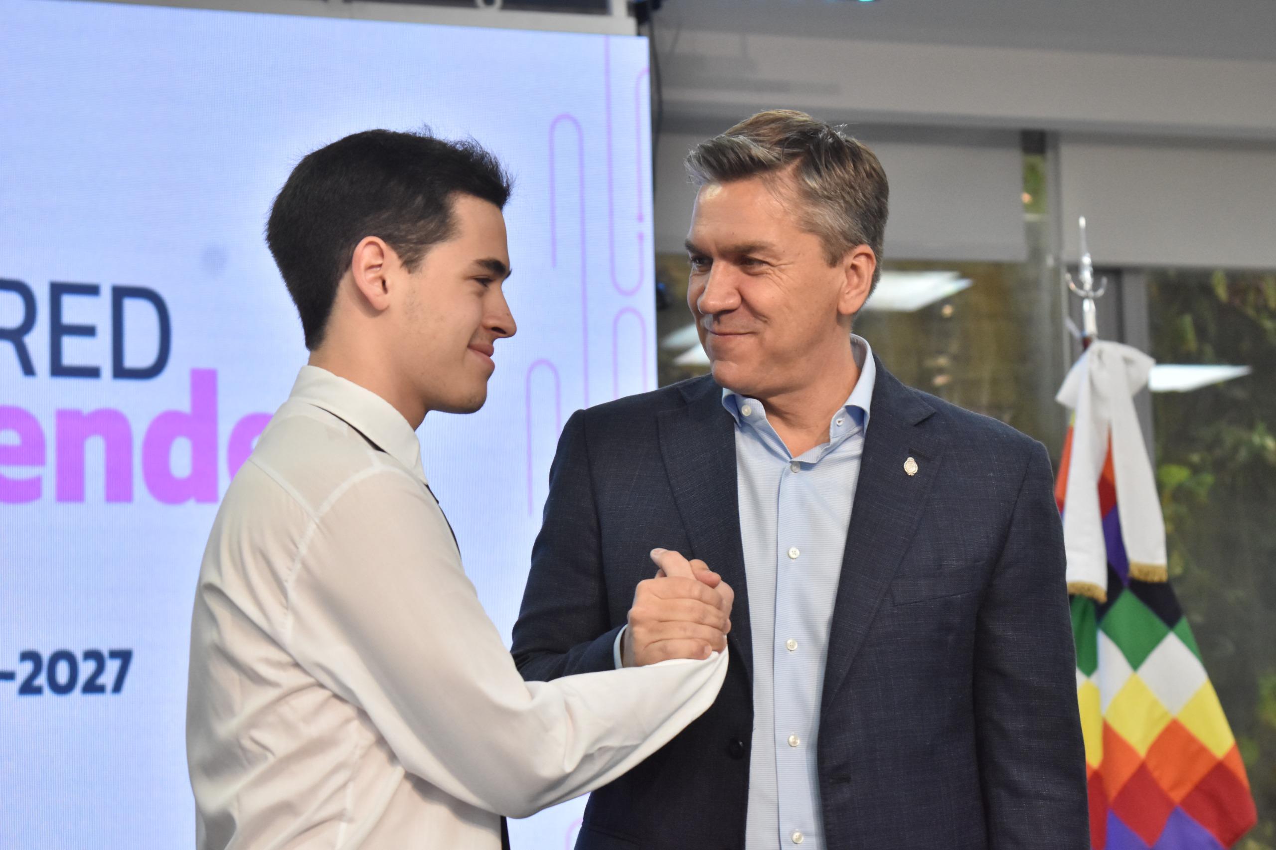 EL GOBERNADOR LANZÓ HOY LA CAPACITACIÓN DOCENTE 2024-2027 Y ENTREGÓ LOS PRIMEROS TÍTULOS DIGITALES A EGRESADOS DE SECUNDARIA