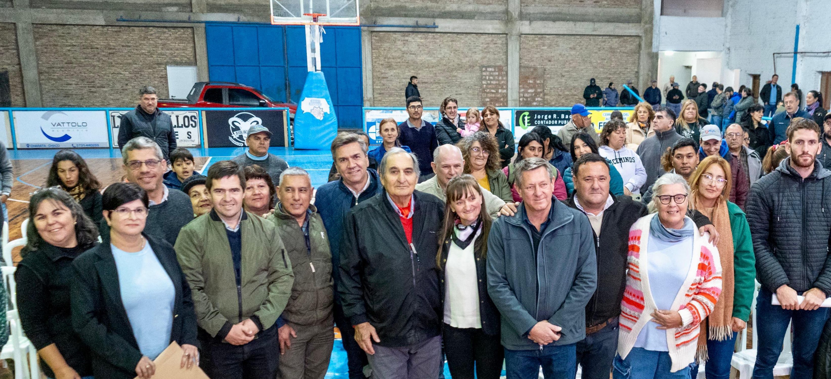 EN CHARATA, EL GOBIERNO PROVINCIAL ENTREGÓ 2.000 AVES PONEDORAS A 40 PRODUCTORES