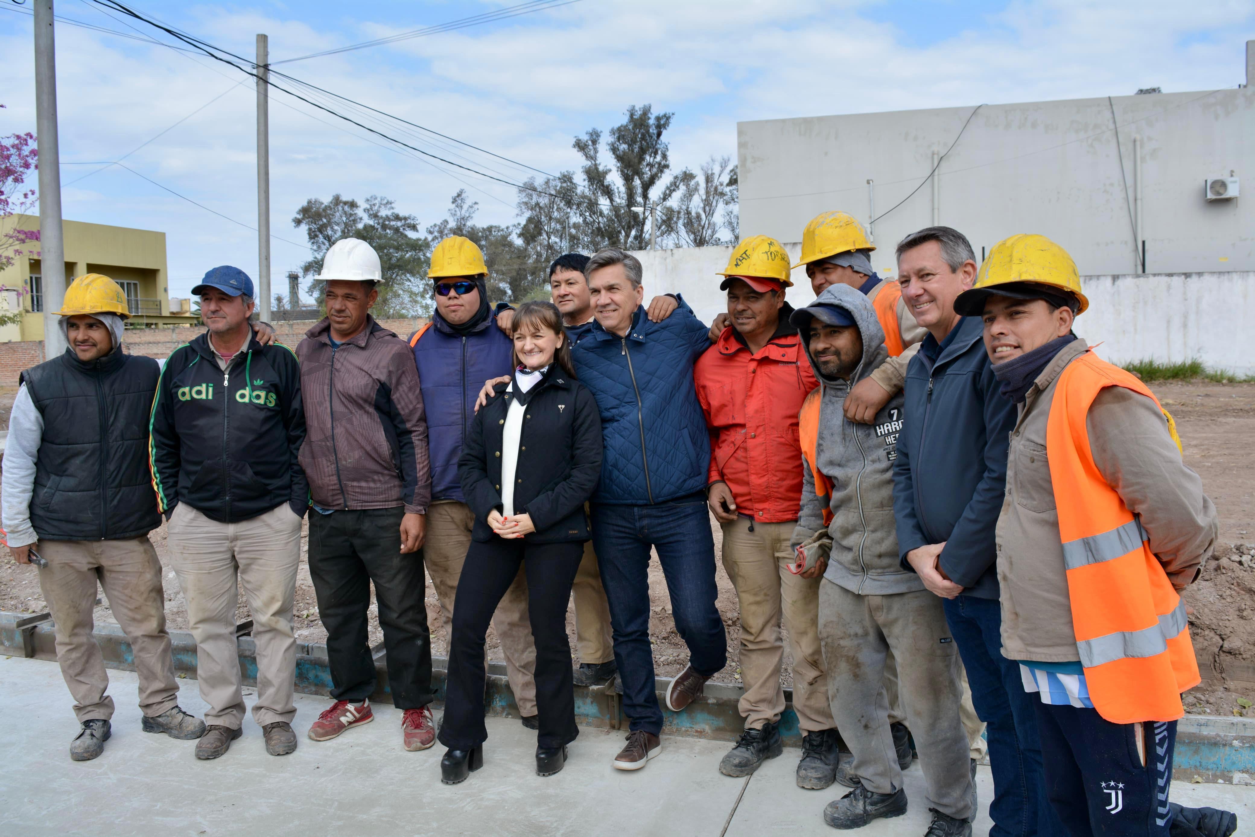 EL GOBERNADOR ZDERO CONSTATÓ LOS TRABAJOS DE PAVIMENTACIÓN EN CHARATA: “OBRAS COMO ÉSTAS SON LAS QUE LA GENTE ESPERA”, ASEGURÓ.