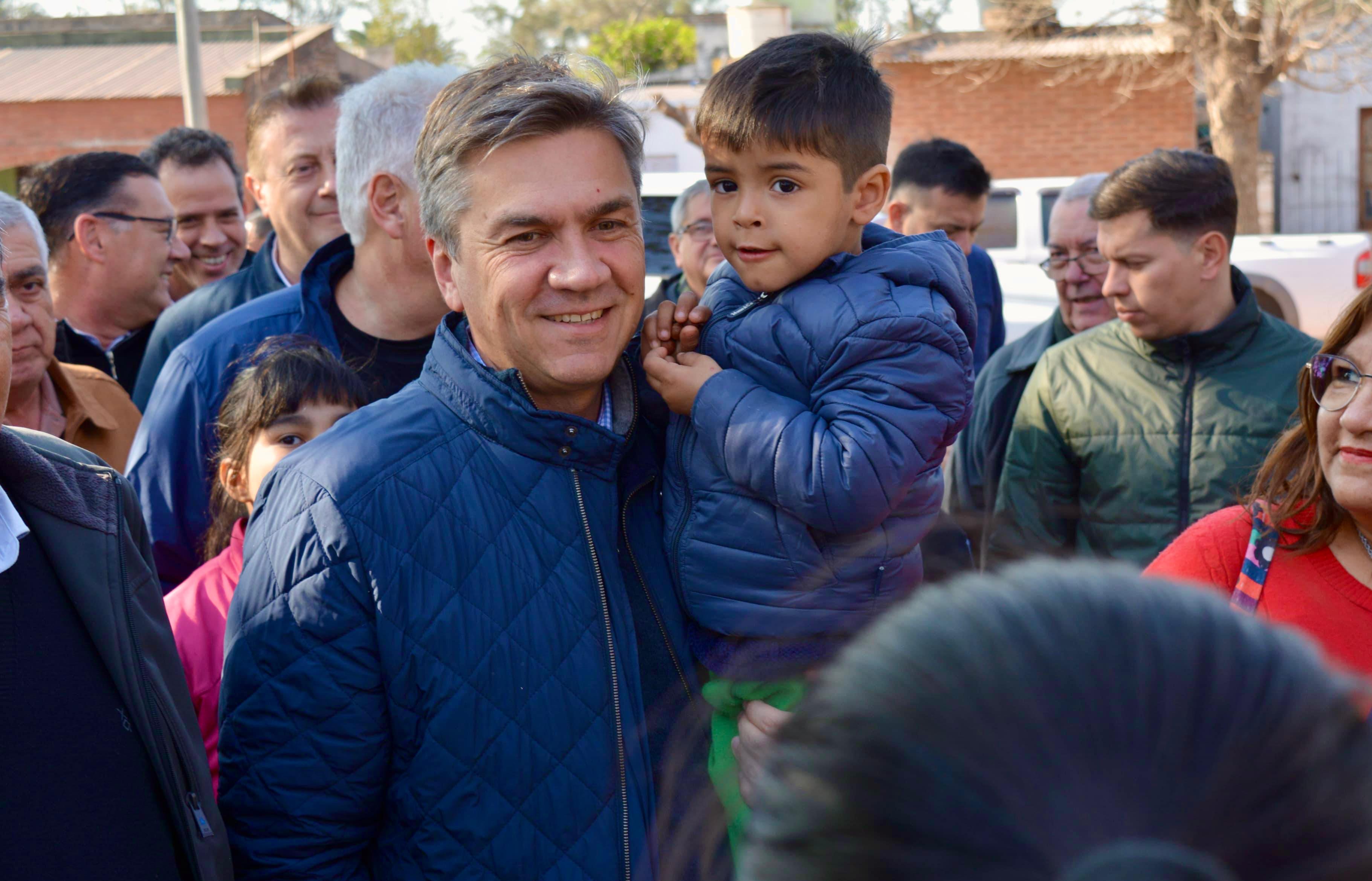 LAS BREÑAS: EL GOBERNADOR ZDERO INAUGURÓ OBRAS DE MEJORAS Y ENTREGÓ EQUIPAMIENTO AL CIFF N° 13