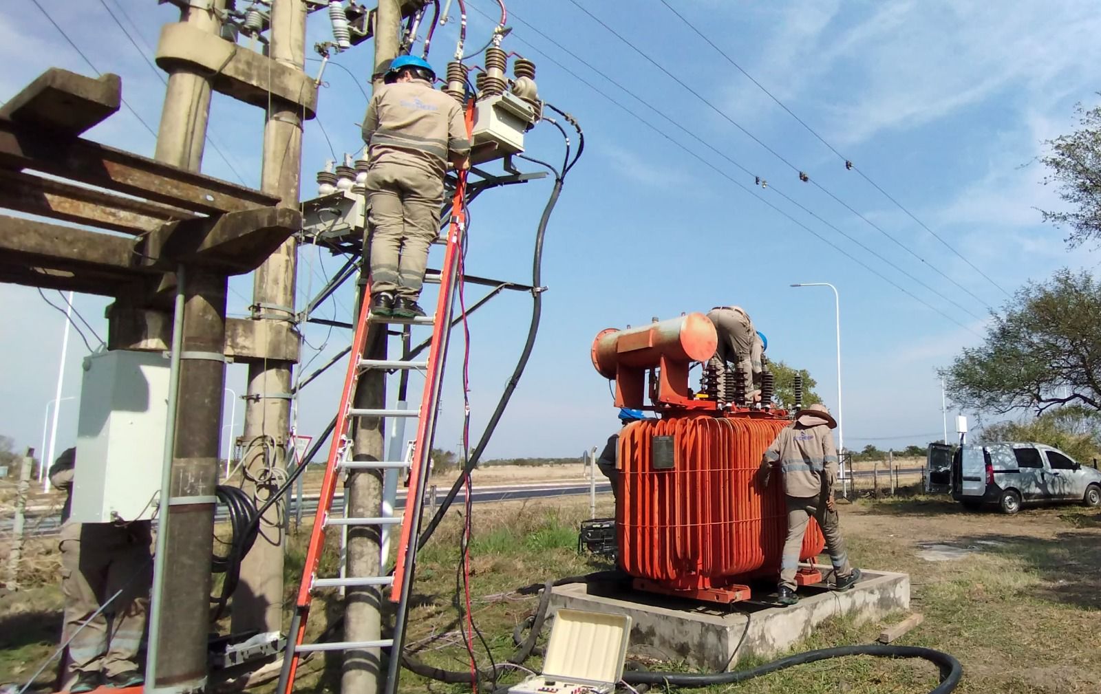 SECHEEP INSTALÓ UN TRANSFORMADOR PARA COLONIA BARANDA Y ZONAS ALEDAÑAS