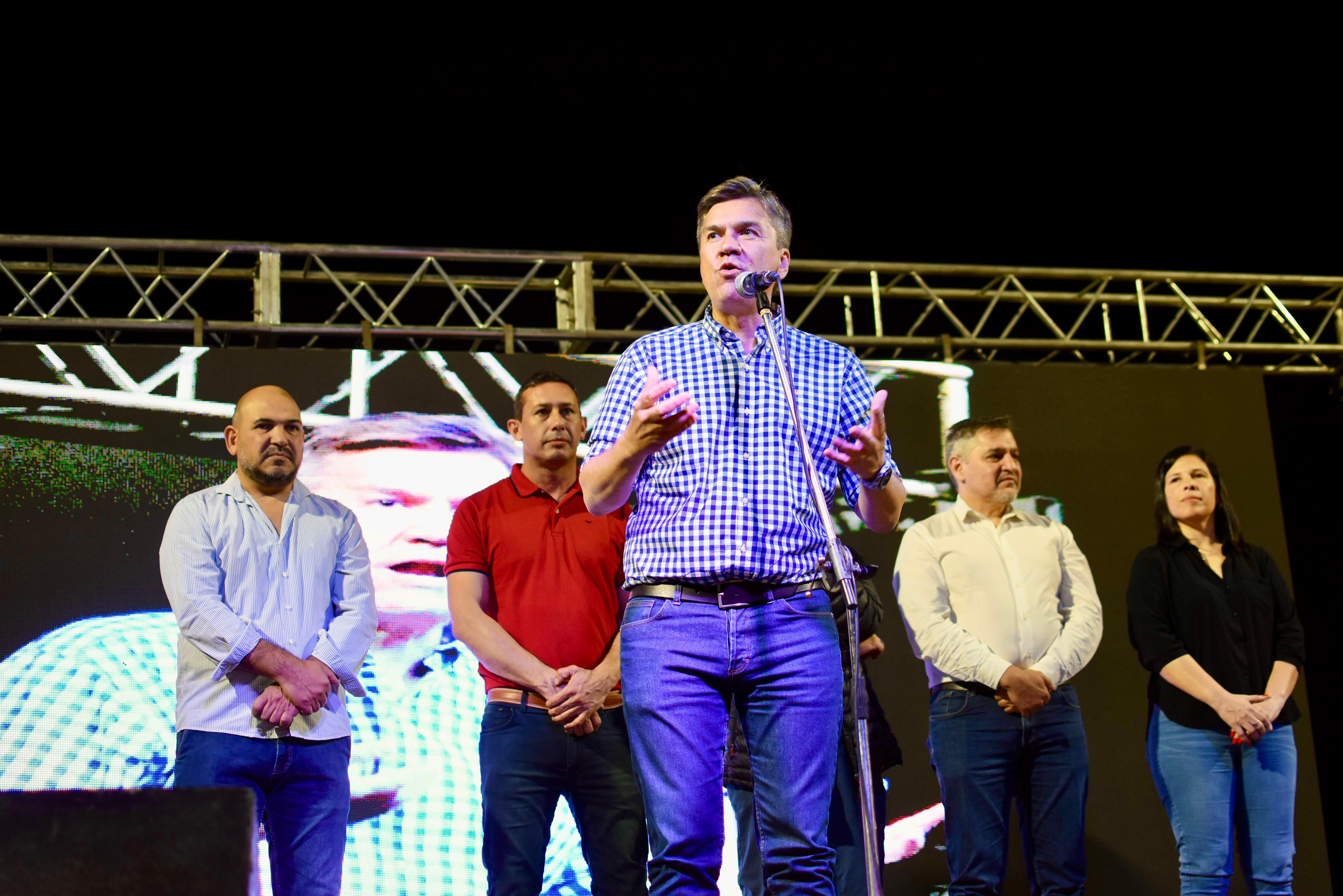 LA ESCONDIDA: EL GOBERNADOR ZDERO ACOMPAÑÓ HOY EL FESTIVAL DEL GUISO EN LA COLONIA KM 548