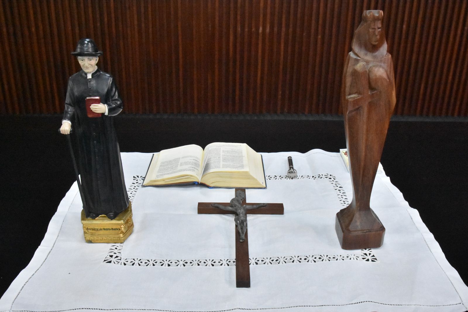 CULTO RECIBIÓ AL PÁRROCO DE LA CATEDRAL EN LA VÍSPERA DE LA CELEBRACIÓN DE SAN FERNANDO
