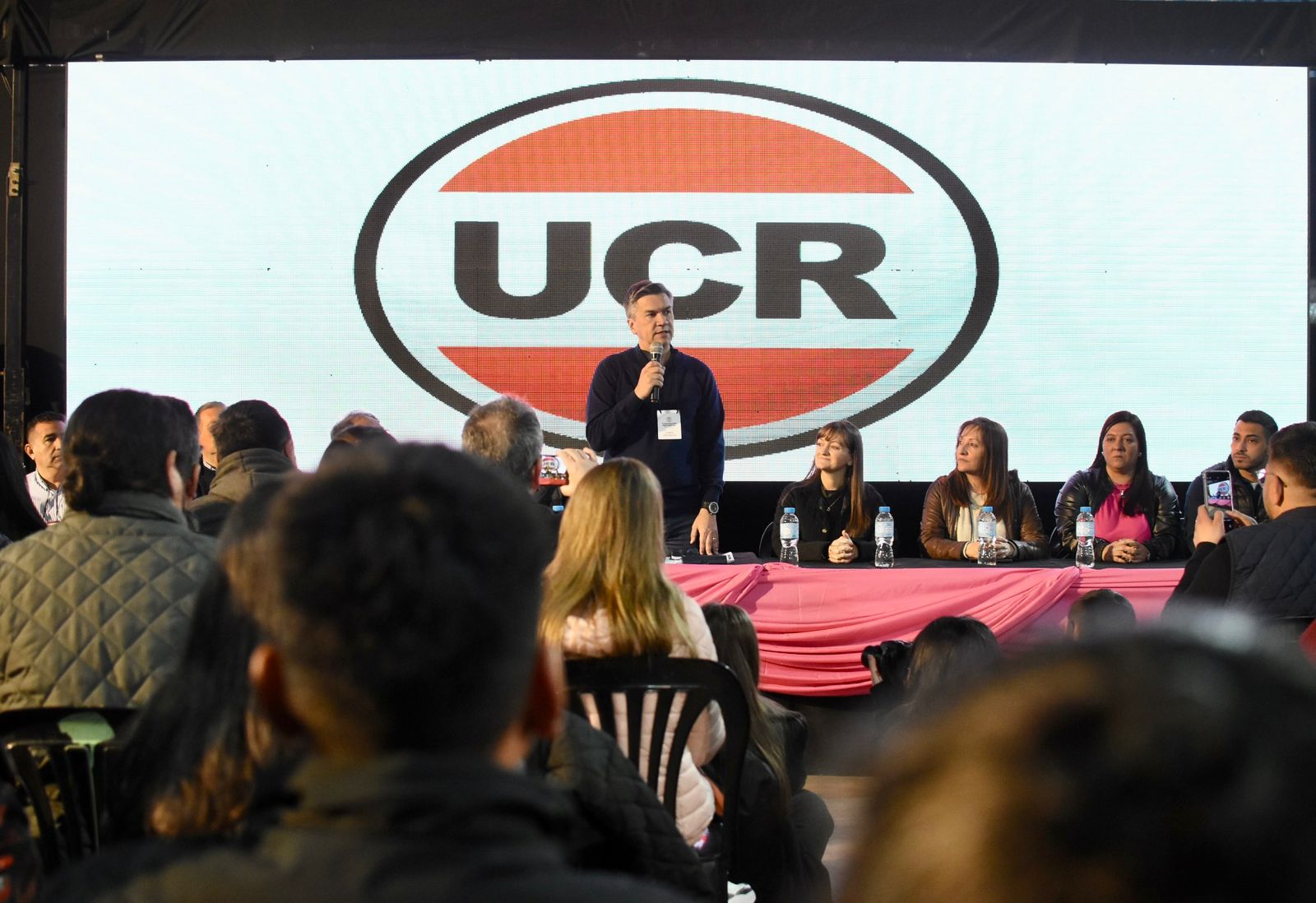 -Convención Provincial- ZDERO MARCA EL CAMINO: MIENTRAS EL PERONISMO SE DIVIDE, LA UCR SE CONSOLIDA Y UNIFICA EN EL CHACO