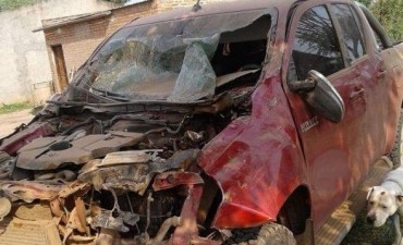 CASTELLI: TREMENDO CHOQUE DE LA CAMIONETA DE LA MUNICIPALIDAD DE FUERTE ESPERANZA