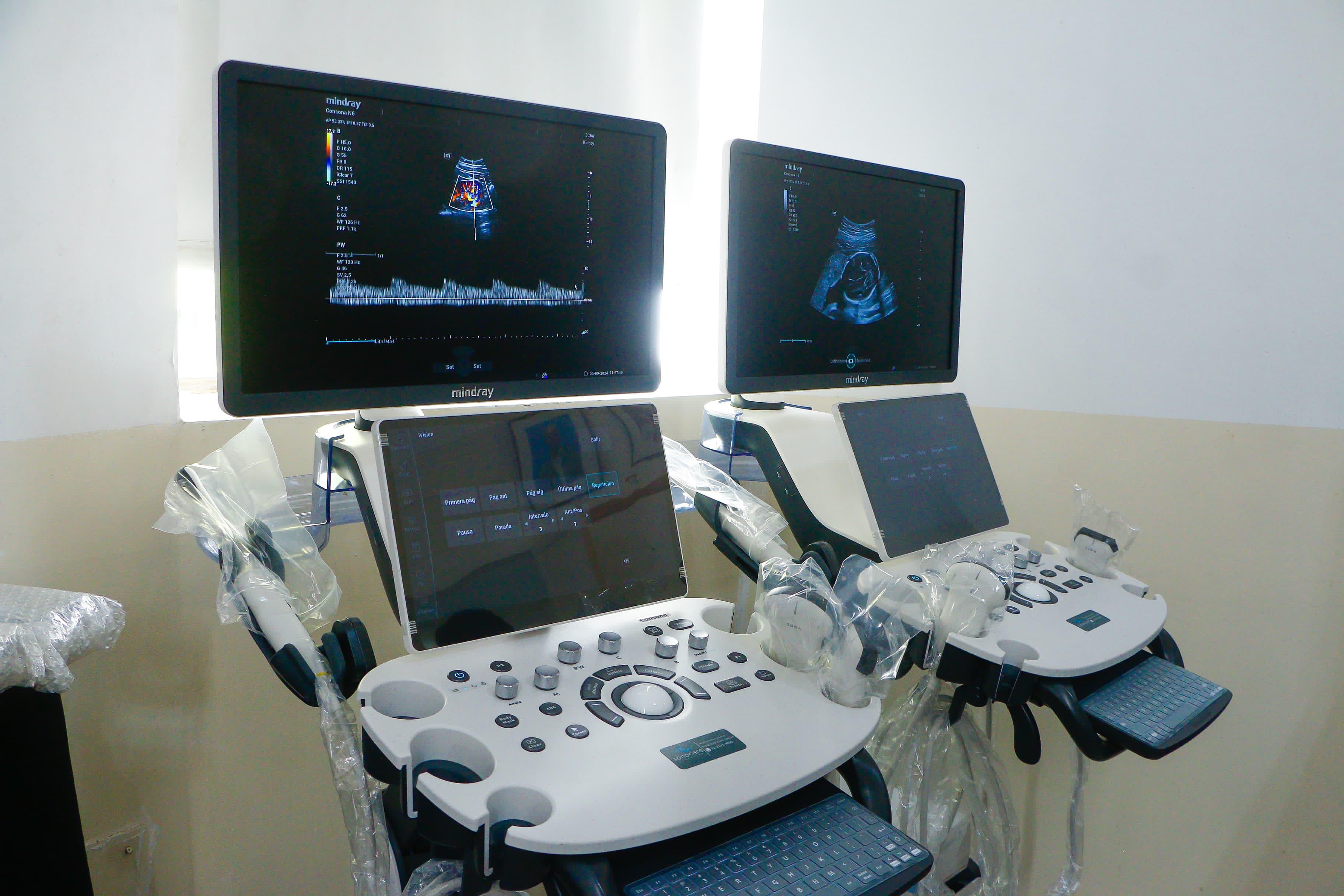 EL GOBERNADOR ZDERO ENTREGÓ NUEVO EQUIPAMIENTO DE ALTA TECNOLOGÍA PARA CIRUGÍAS LAPAROSCÓPICAS AL HOSPITAL PERRANDO