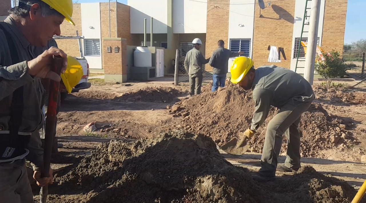 CASTELLI: AVANZAN LAS OBRAS DE INFRAESTRUCTURA EN 72 VIVIENDAS