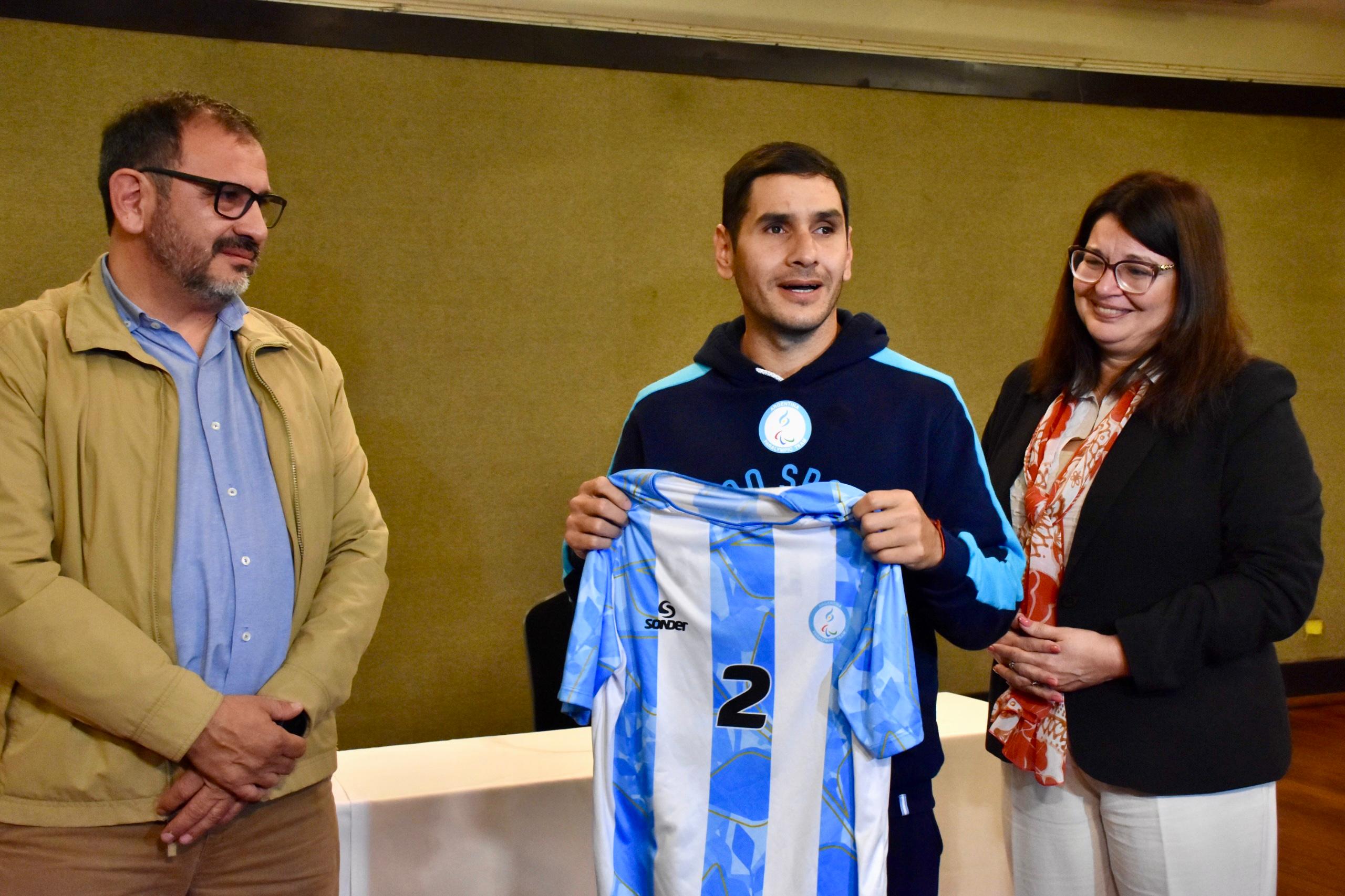 EL GOBIERNO PROVINCIAL RECONOCIÓ AL CHAQUEÑO ÁNGEL DELDO TRAS GANAR LA MEDALLA DE PLATA EN LOS JUEGOS PARALÍMPICOS