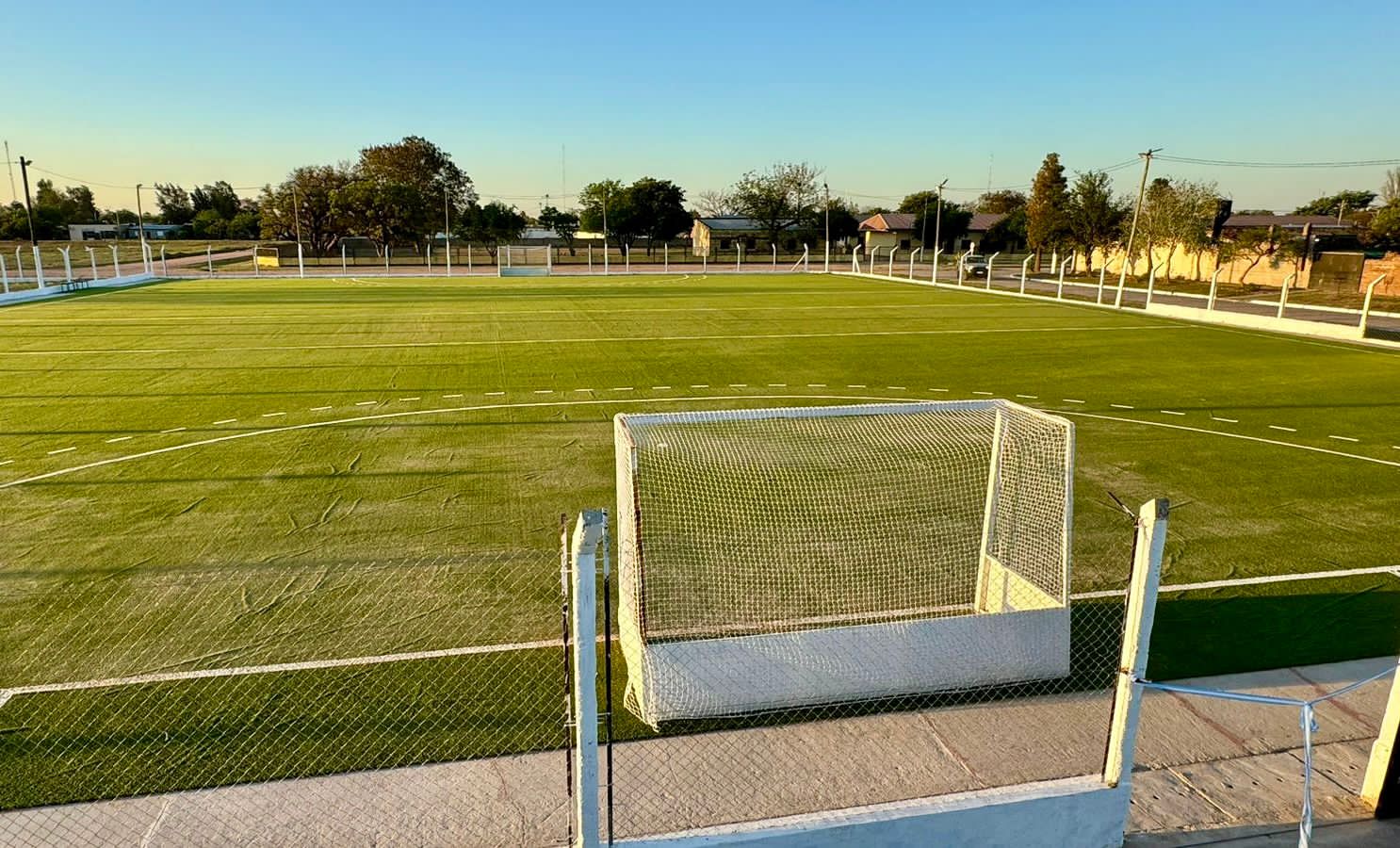 VILLA BERTHET: LOTERÍA CHAQUEÑA INAUGURÓ LA PRIMERA CANCHA DE HOCKEY DE CÉSPED SINTÉTICO EN EL SUDOESTE