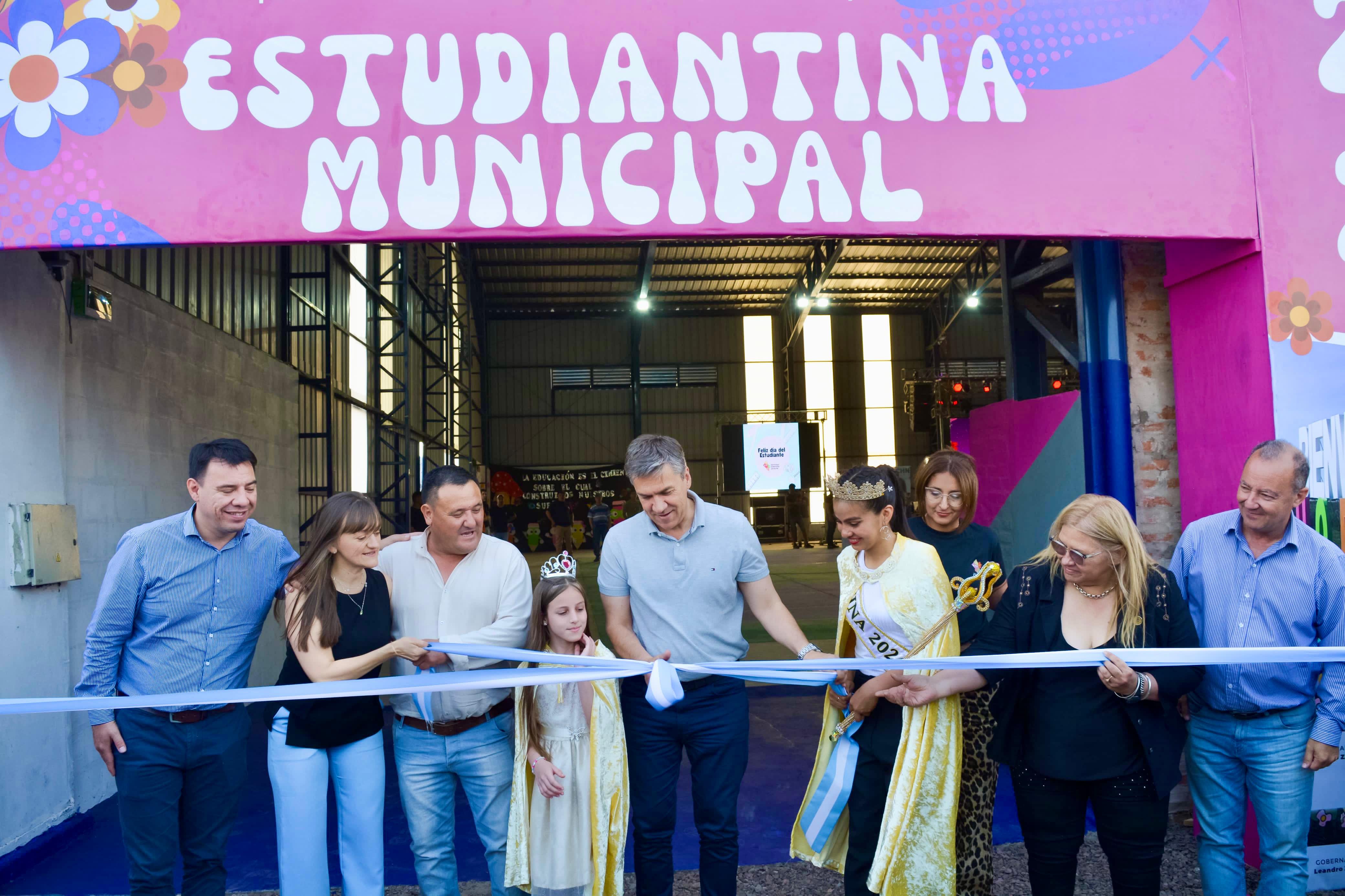 CHOROTIS: EL GOBERNADOR ZDERO INAUGURÓ EL POLIDEPORTIVO Y DIO APERTURA A LA ESTUDIANTINA 2024
