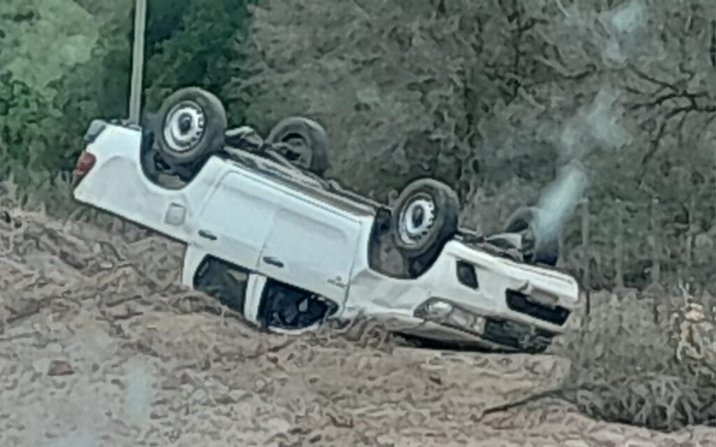 Cocomiel vuela rápido: Camioneta con la Seguridad de Capitanich volcó.