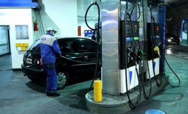 YPF bajó el precio de la nafta a partir de la medianoche