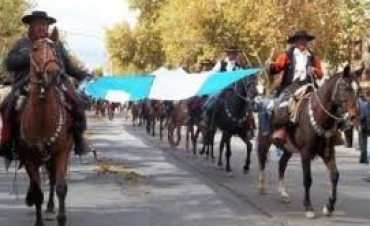 Se realiza la Cabalgata del Día de la Tradición 