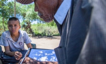 Abuelo, ahora yo te enseño a vos... a leer