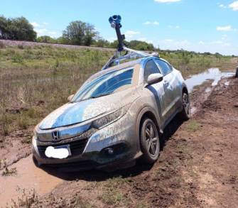 Se le empantanó el auto a Google en Pinedo 🤦🏻‍♂️