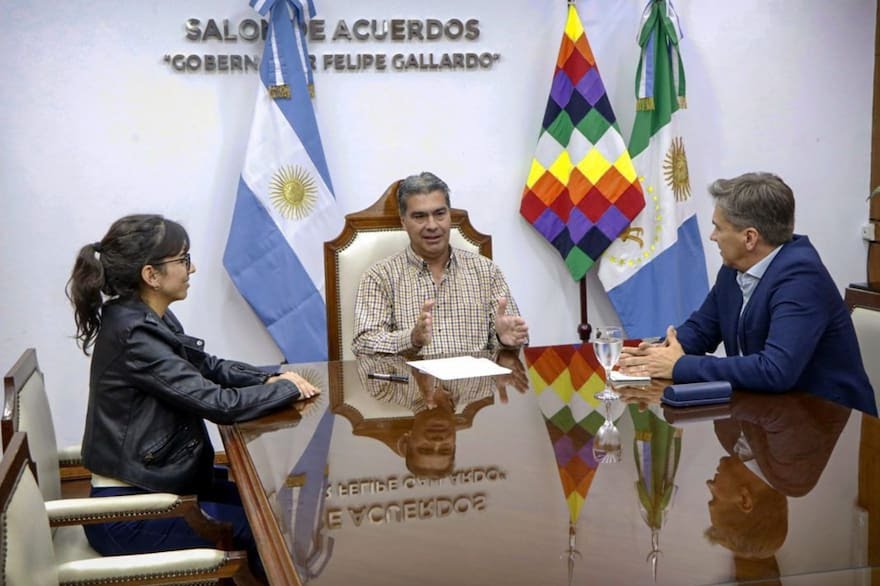 Cocomiel cierra su mandato, pero consigue que la Legislatura valide 17.000 nombramientos de empleados públicos.