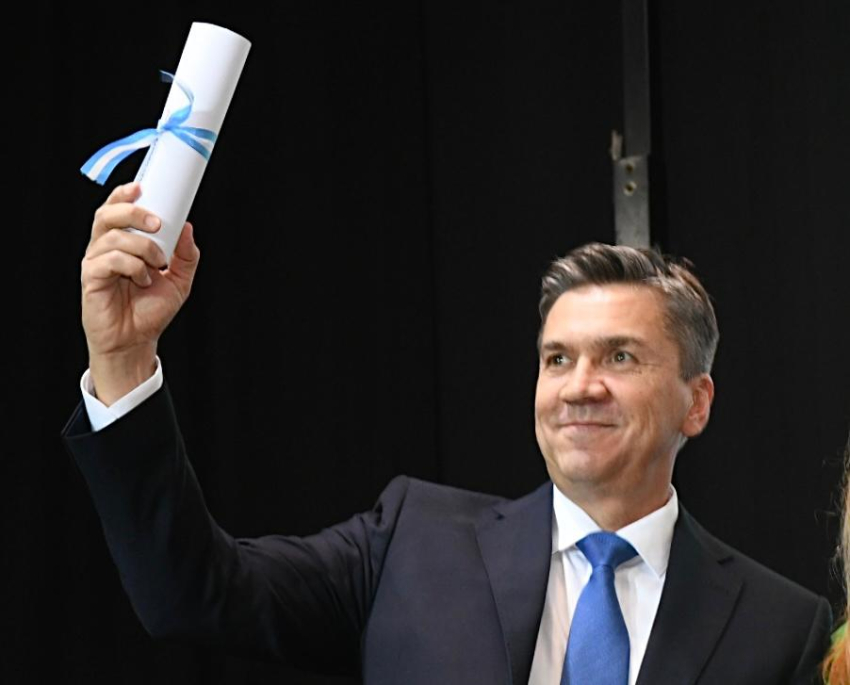 Zdero y Schneider recibieron sus diplomas por parte del Tribunal Electoral: 