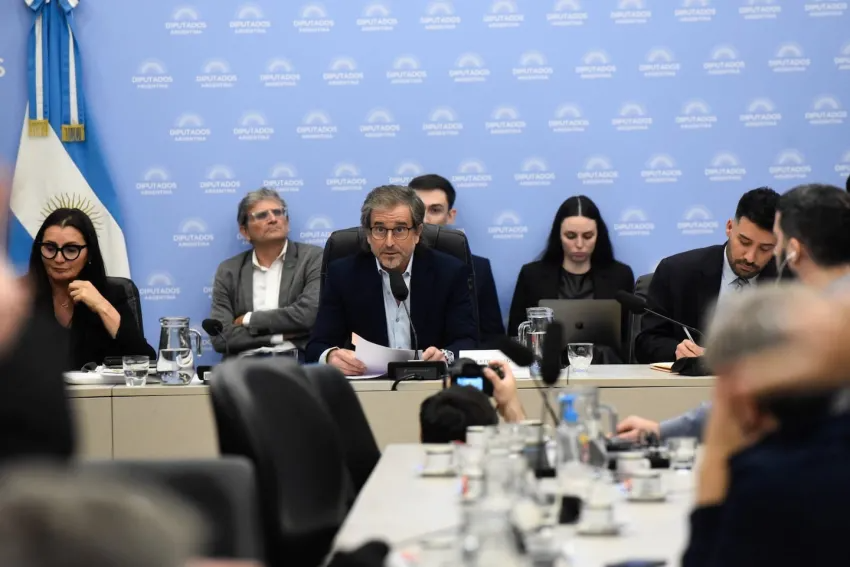 DIPUTADOS: EL OFICIALISMO LOGRÓ DICTAMEN DE MAYORÍA PARA EL PRESUPUESTO 2026