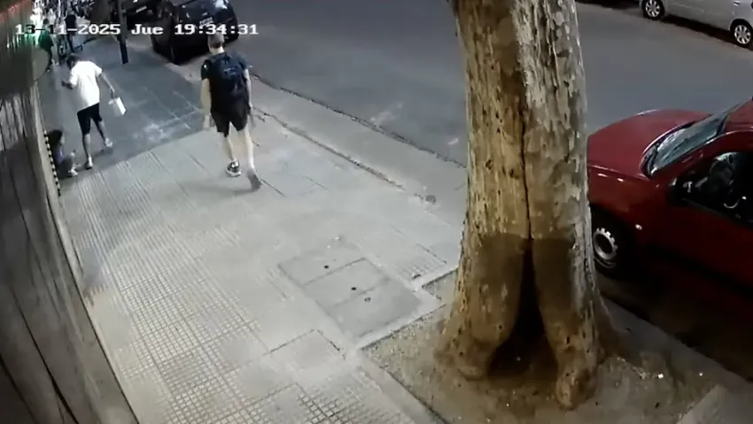 EN PLENA CALLE, UN HOMBRE PATEÓ EN EL ESTÓMAGO A UNA NIÑA DE 6 AÑOS