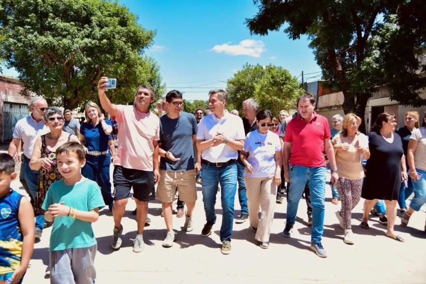 OBRAS DE PAVIMENTACIÓN EN RESISTENCIA: VILLA ELISA SUMA 16 CUADRAS POR ESFUERZO COMPARTIDO