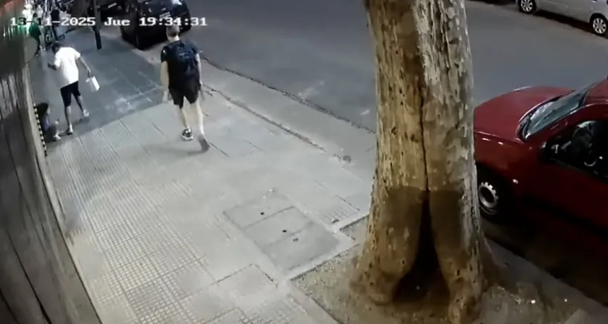 EN PLENA CALLE, UN HOMBRE PATEÓ EN EL ESTÓMAGO A UNA NIÑA DE 6 AÑOS