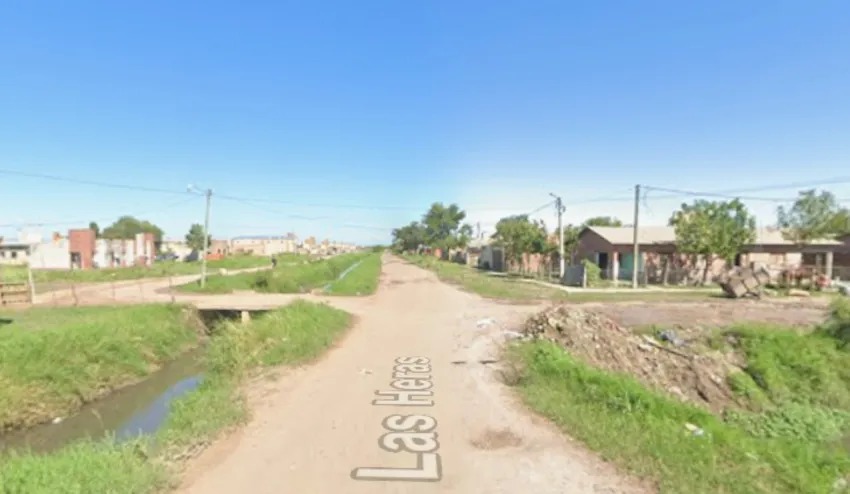 ATACÓ A UN POLICÍA CON UN CUCHILLO AL INTENTAR ENTRAR A UNA CASA Y TERMINÓ HERIDO