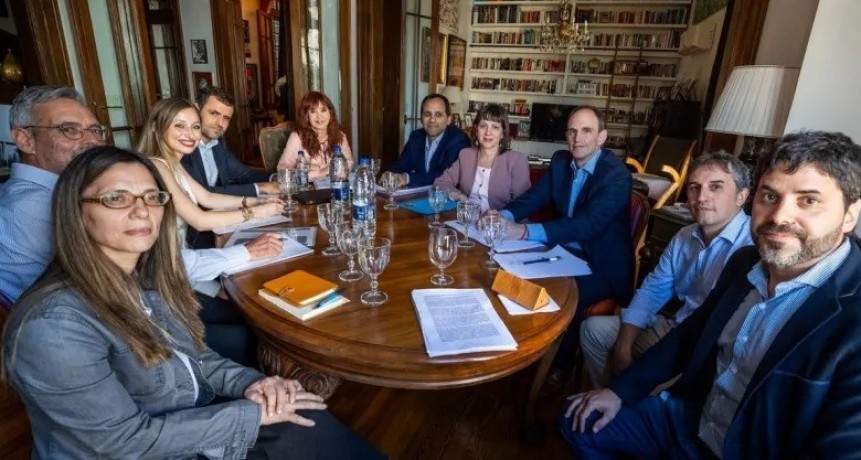 CHE MILEI: CRISTINA TENDRÁ UN RÉGIMEN MÁS DURO DE VISITAS TRAS LA FOTO CON NUEVE ECONOMISTAS