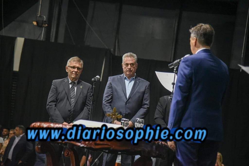 Juramento del Flamante Vocal del APA Luis Pedro Castagno.